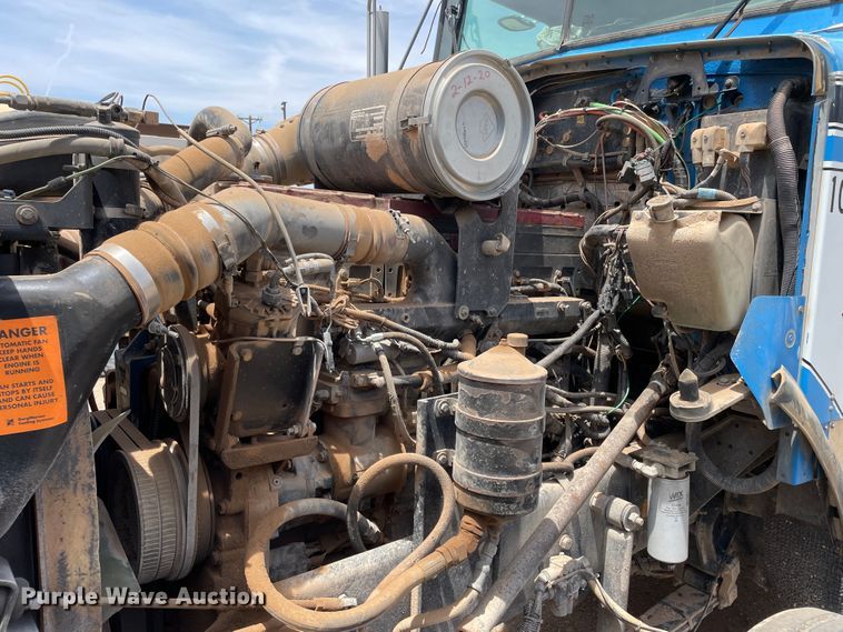 image for item DN5069 1998 Kenworth T800  semi truck