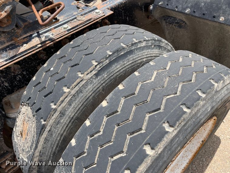 image for item DN5069 1998 Kenworth T800  semi truck