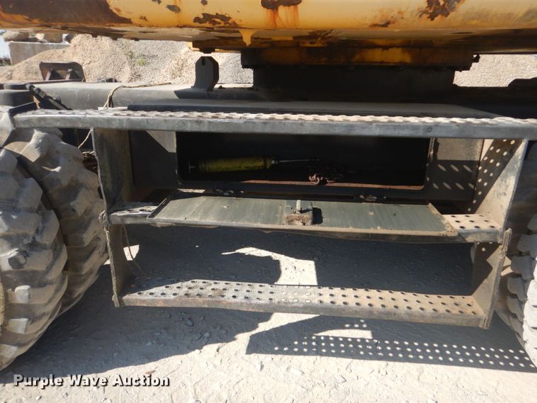 image for item DO1436 1999 Komatsu PW170ES-6K  wheeled excavator