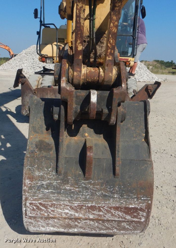 image for item DO1436 1999 Komatsu PW170ES-6K  wheeled excavator