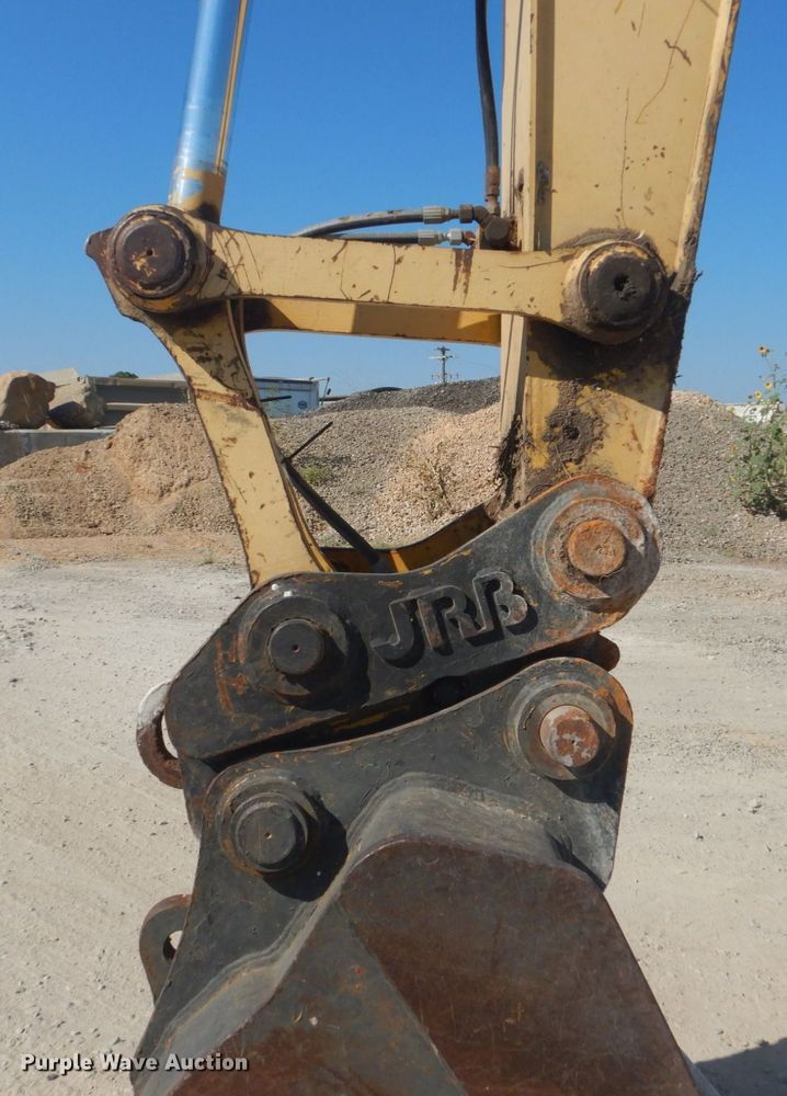 image for item DO1436 1999 Komatsu PW170ES-6K  wheeled excavator