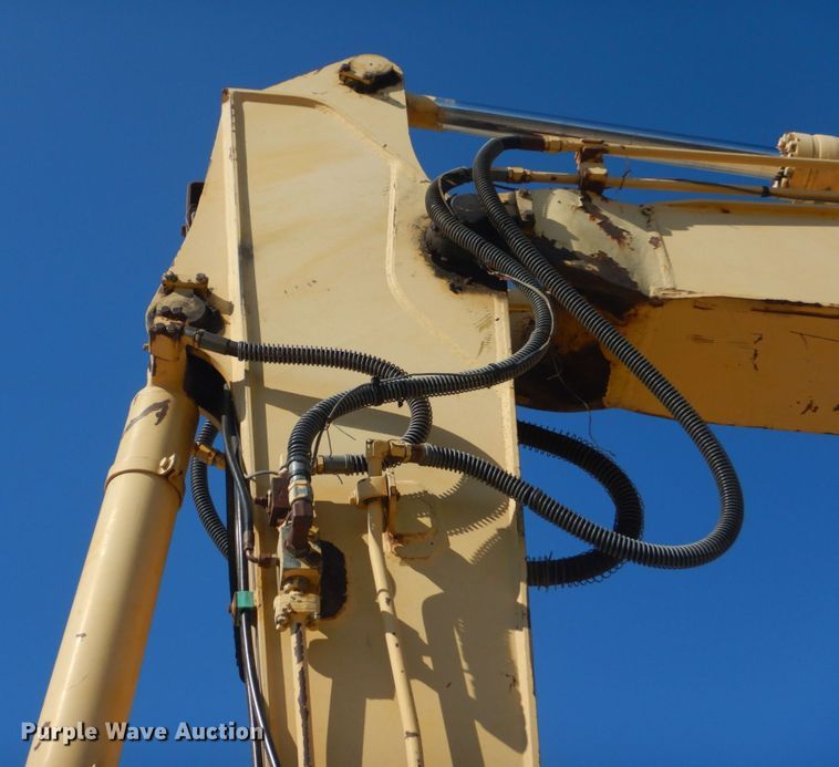 image for item DO1436 1999 Komatsu PW170ES-6K  wheeled excavator