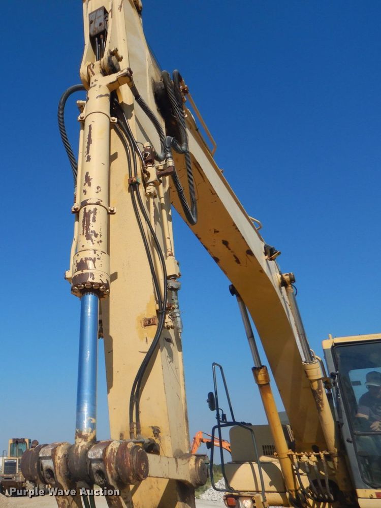 image for item DO1436 1999 Komatsu PW170ES-6K  wheeled excavator