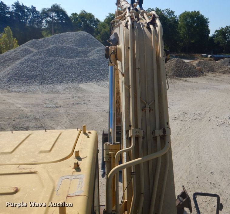 image for item DO1436 1999 Komatsu PW170ES-6K  wheeled excavator