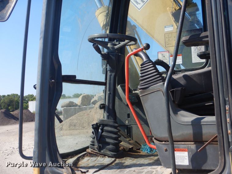 image for item DO1436 1999 Komatsu PW170ES-6K  wheeled excavator