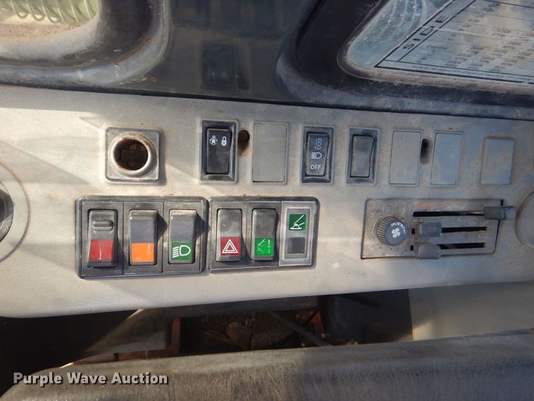 image for item DO1436 1999 Komatsu PW170ES-6K  wheeled excavator