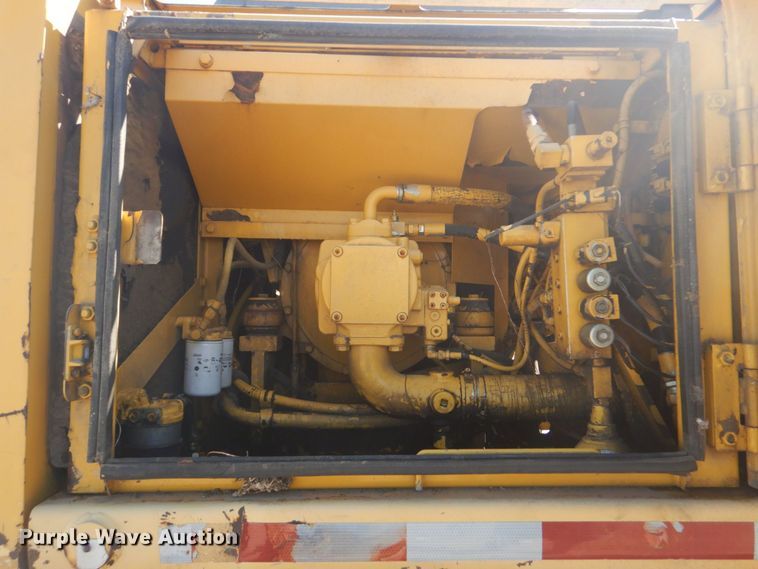 image for item DO1436 1999 Komatsu PW170ES-6K  wheeled excavator