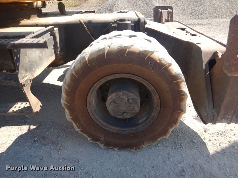 image for item DO1436 1999 Komatsu PW170ES-6K  wheeled excavator