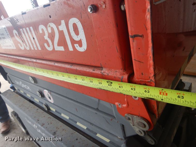image for item DO1467 2015 Skyjack SJIII3219  scissor lift