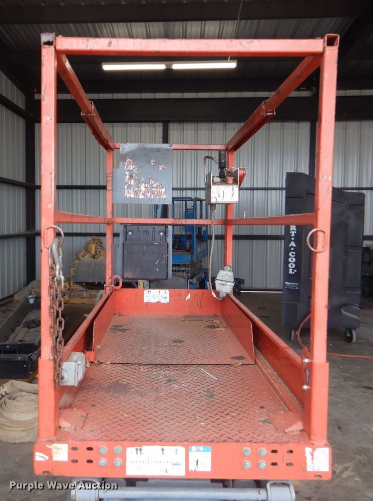 image for item DO1467 2015 Skyjack SJIII3219  scissor lift