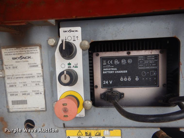 image for item DO1467 2015 Skyjack SJIII3219  scissor lift