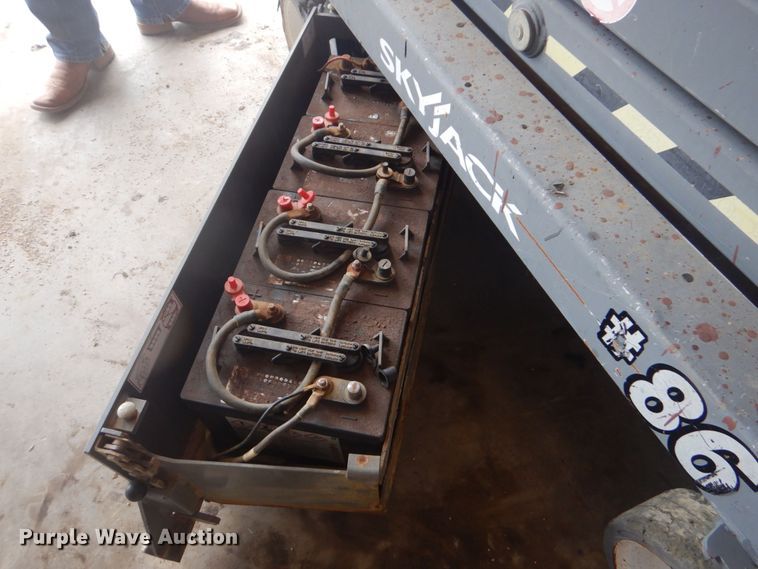 image for item DO1467 2015 Skyjack SJIII3219  scissor lift