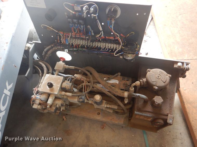 image for item DO1467 2015 Skyjack SJIII3219  scissor lift