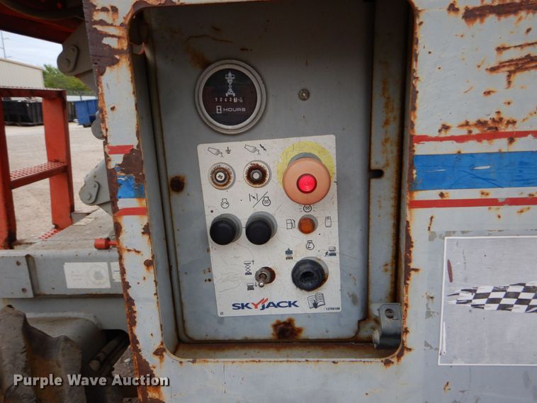 image for item DO1468 Skyjack SJ6826RT  scissor lift