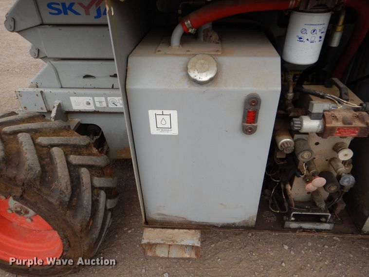 image for item DO1468 Skyjack SJ6826RT  scissor lift