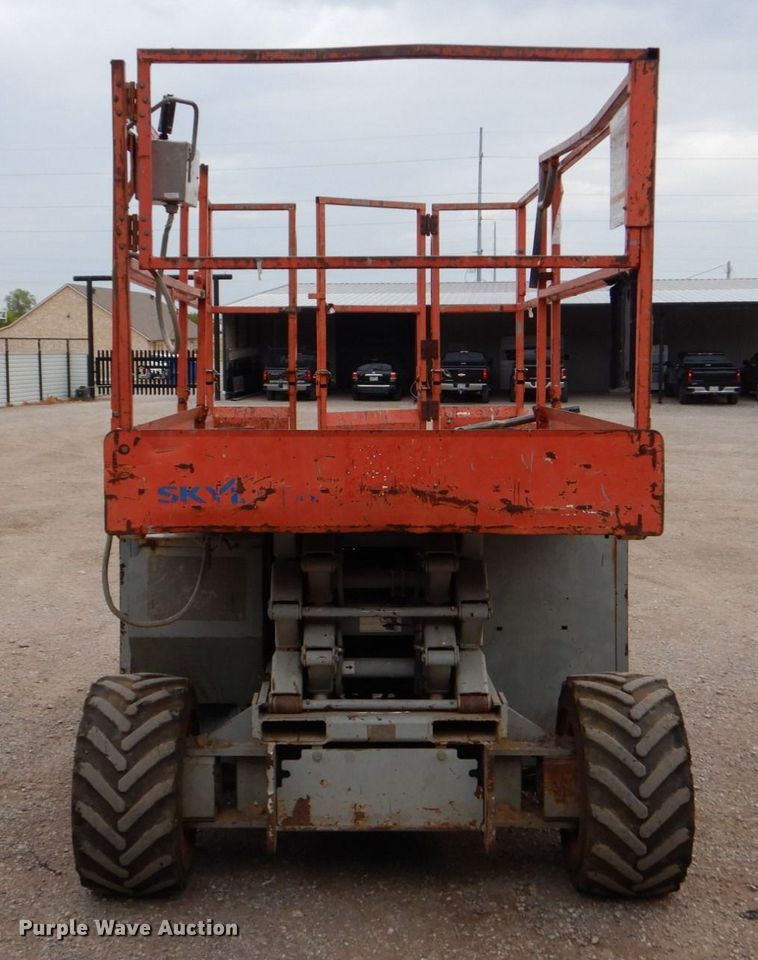 image for item DO1469 Skyjack SJ6826RT  scissor lift