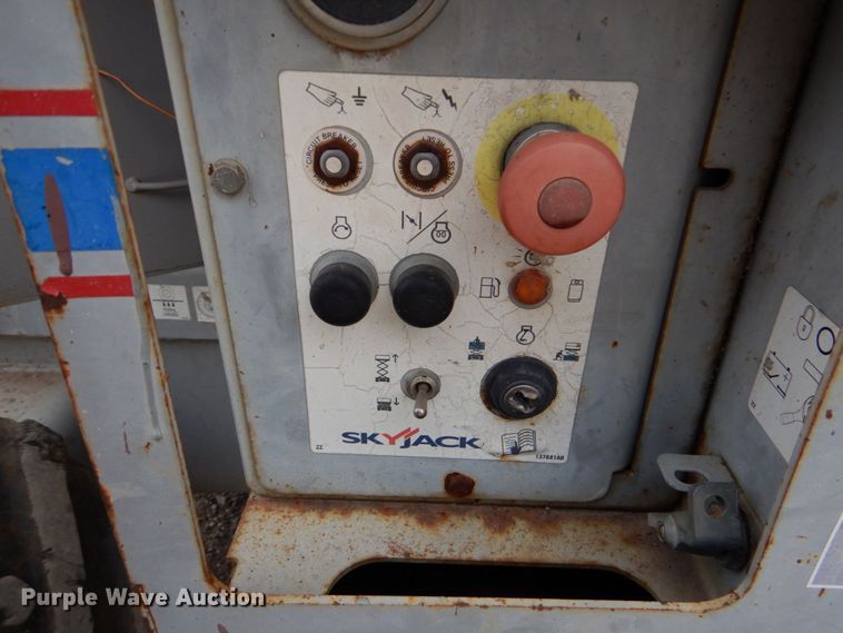 image for item DO1469 Skyjack SJ6826RT  scissor lift