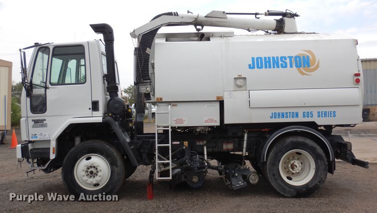 image for item DR1311 2003 Freightliner FC70  street sweeper truck