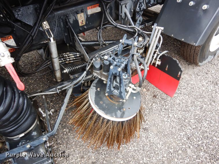 image for item DR1311 2003 Freightliner FC70  street sweeper truck