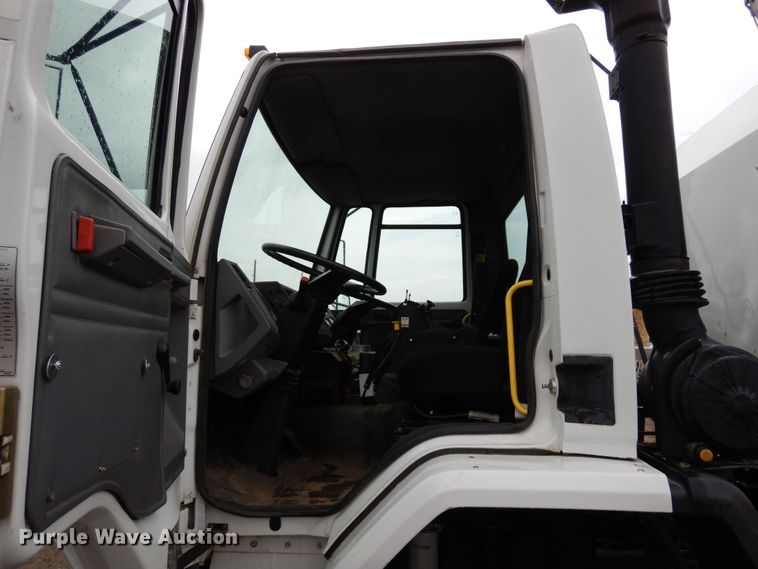 image for item DR1311 2003 Freightliner FC70  street sweeper truck