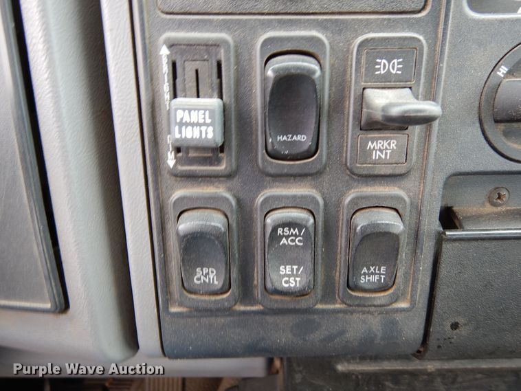 image for item DR1311 2003 Freightliner FC70  street sweeper truck