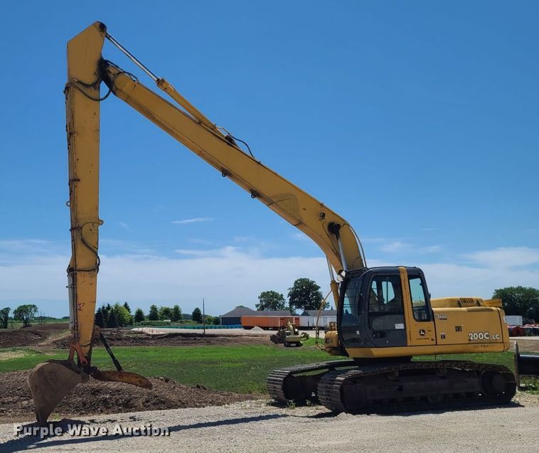 image for item DS8123 2006 John Deere 200C LC  excavator