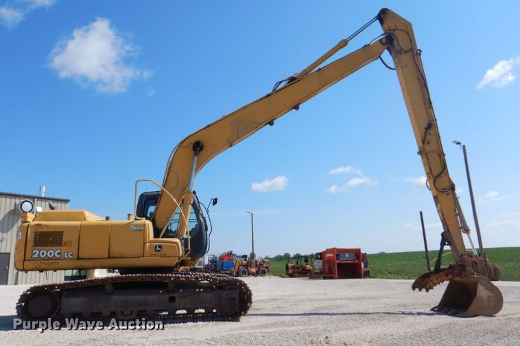 image for item DS8123 2006 John Deere 200C LC  excavator
