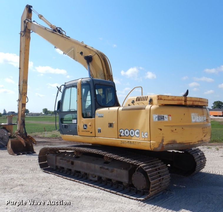 image for item DS8123 2006 John Deere 200C LC  excavator