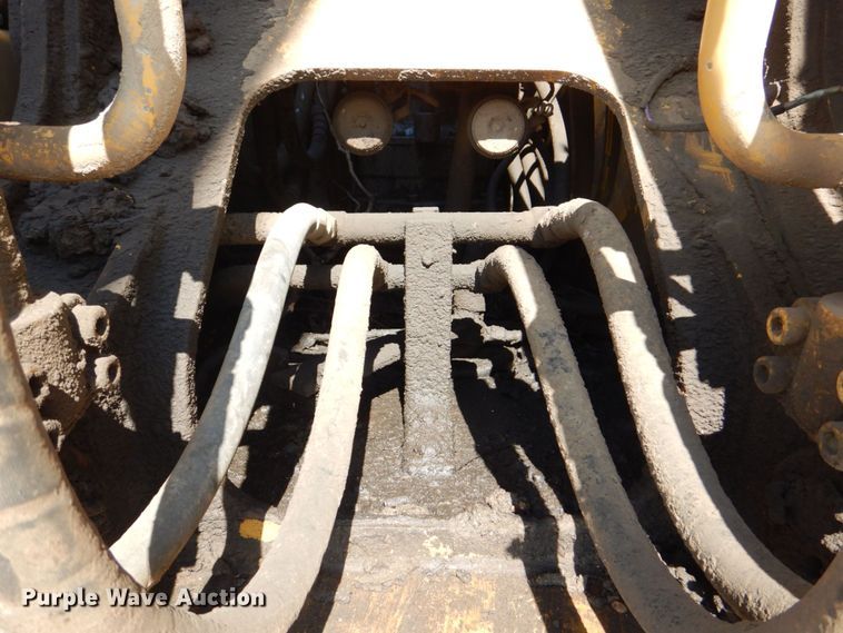 image for item DS8123 2006 John Deere 200C LC  excavator