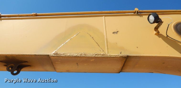 image for item DS8123 2006 John Deere 200C LC  excavator