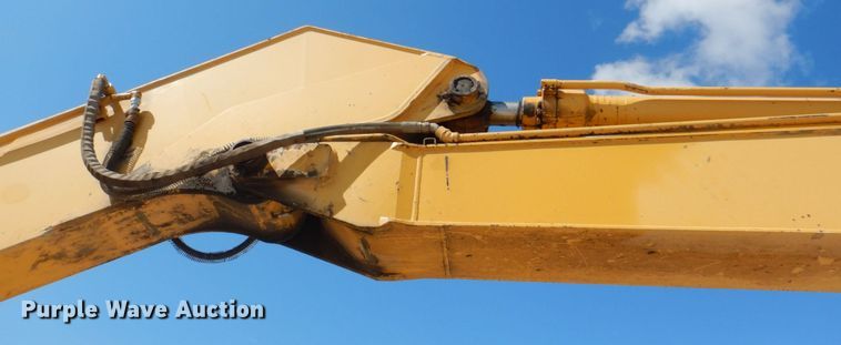 image for item DS8123 2006 John Deere 200C LC  excavator