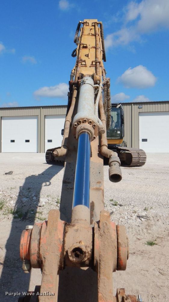 image for item DS8123 2006 John Deere 200C LC  excavator