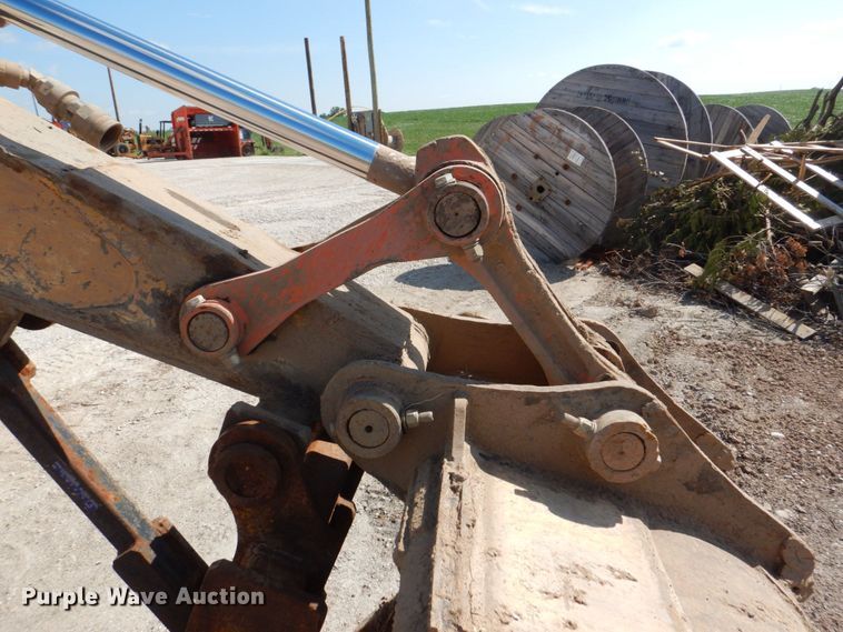 image for item DS8123 2006 John Deere 200C LC  excavator