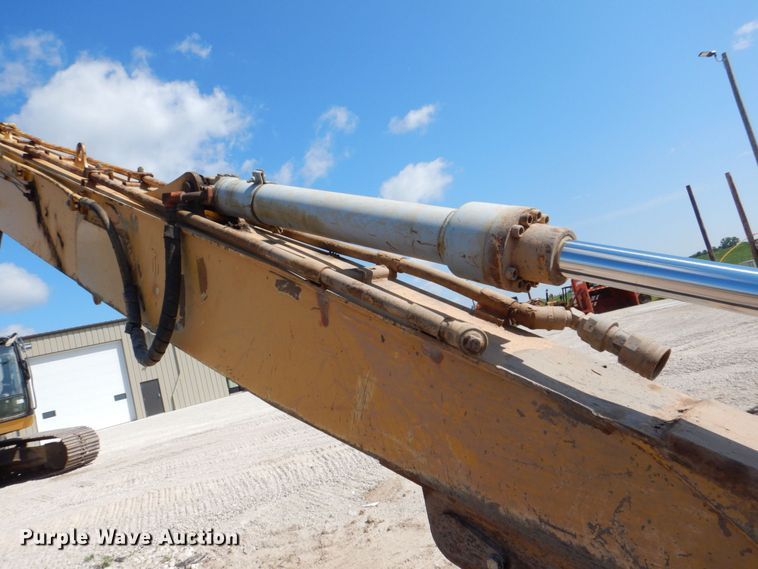 image for item DS8123 2006 John Deere 200C LC  excavator