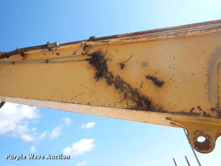 image for item DS8123 2006 John Deere 200C LC  excavator