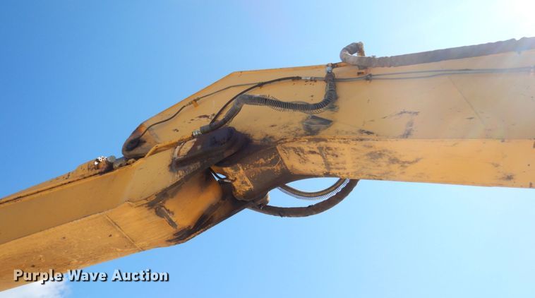 image for item DS8123 2006 John Deere 200C LC  excavator