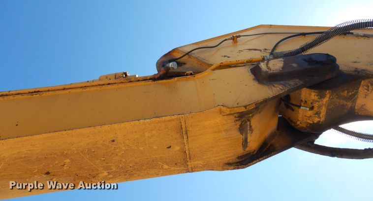 image for item DS8123 2006 John Deere 200C LC  excavator
