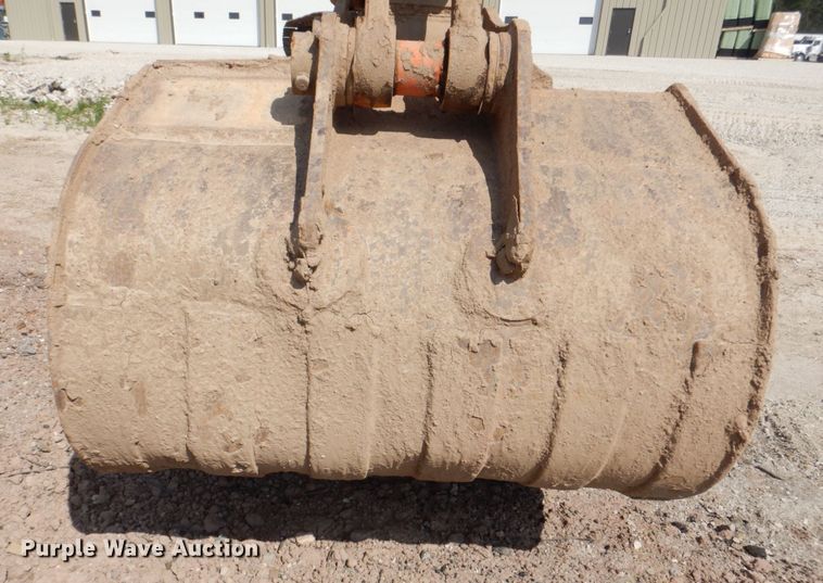 image for item DS8123 2006 John Deere 200C LC  excavator