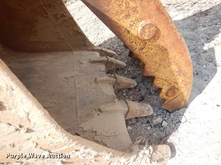 image for item DS8123 2006 John Deere 200C LC  excavator