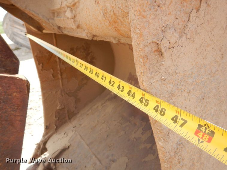 image for item DS8123 2006 John Deere 200C LC  excavator