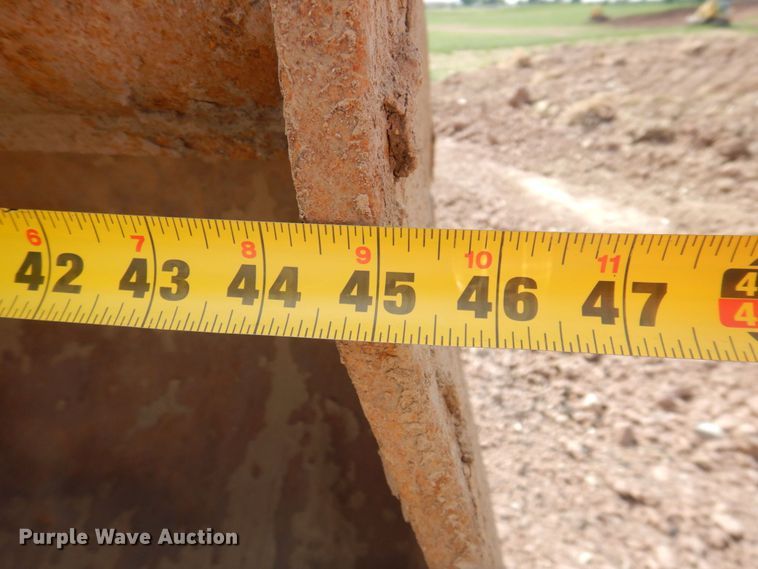 image for item DS8123 2006 John Deere 200C LC  excavator