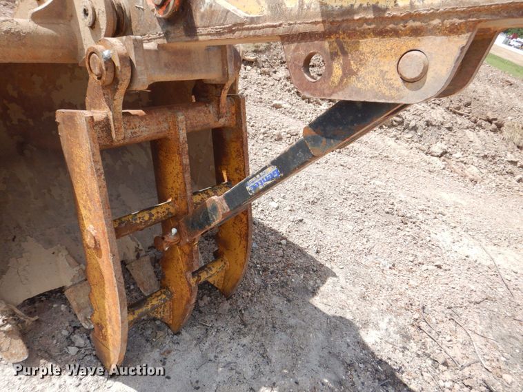 image for item DS8123 2006 John Deere 200C LC  excavator