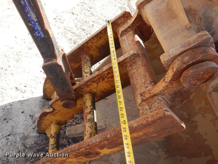 image for item DS8123 2006 John Deere 200C LC  excavator