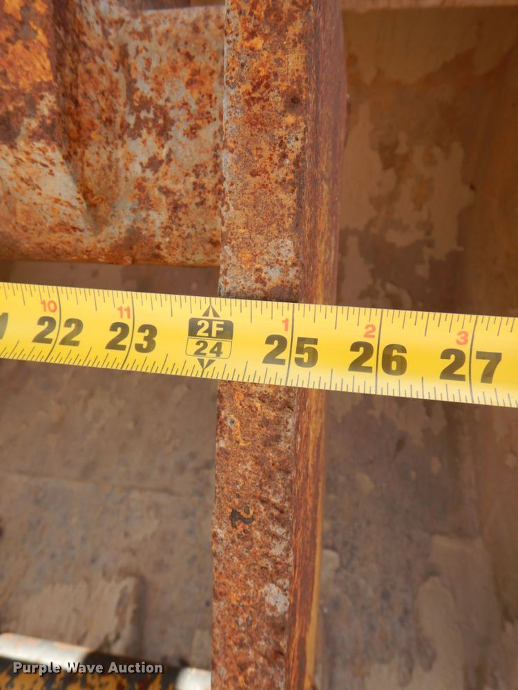 image for item DS8123 2006 John Deere 200C LC  excavator