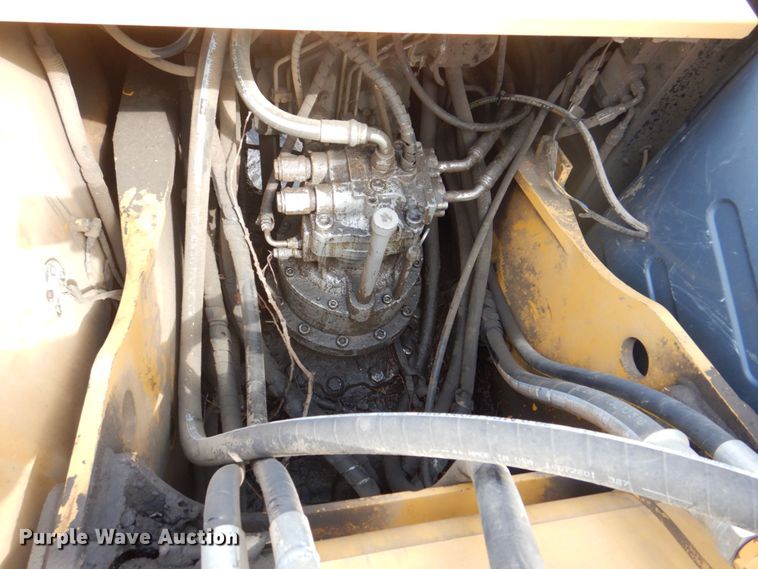 image for item DS8123 2006 John Deere 200C LC  excavator