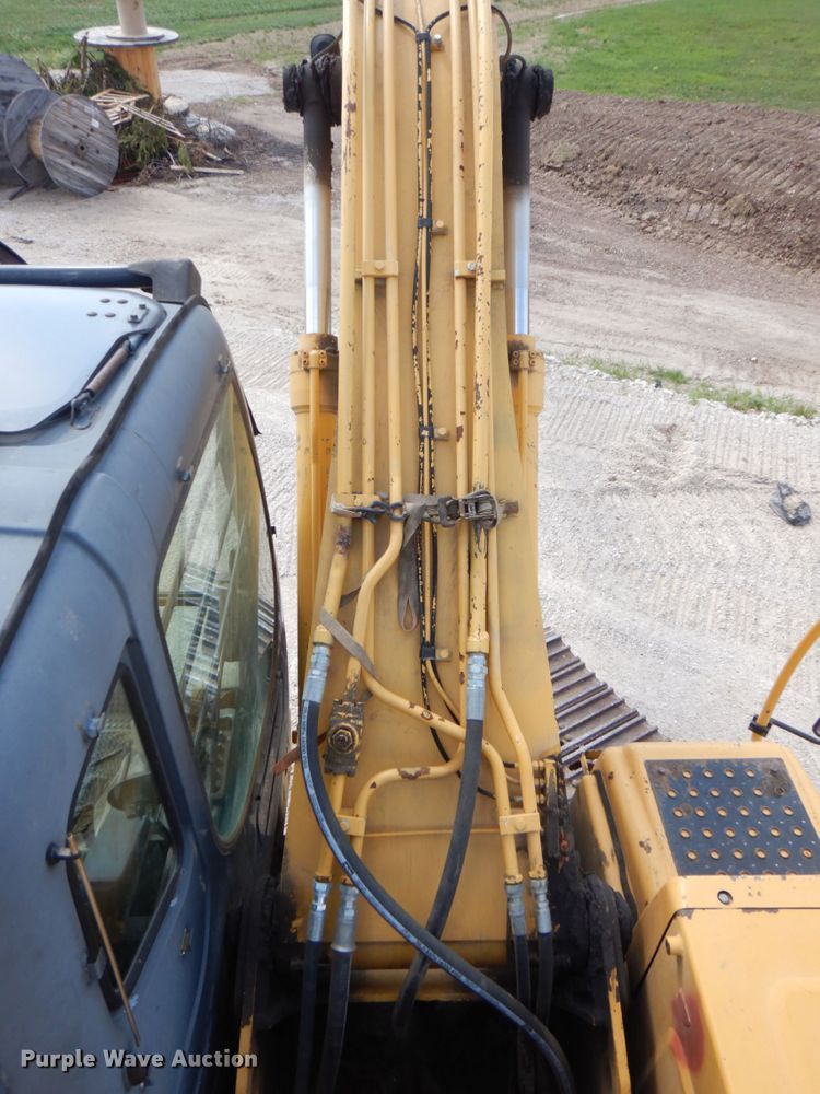 image for item DS8123 2006 John Deere 200C LC  excavator