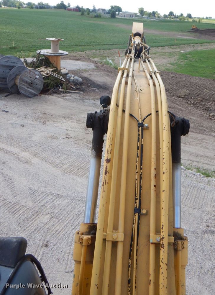 image for item DS8123 2006 John Deere 200C LC  excavator