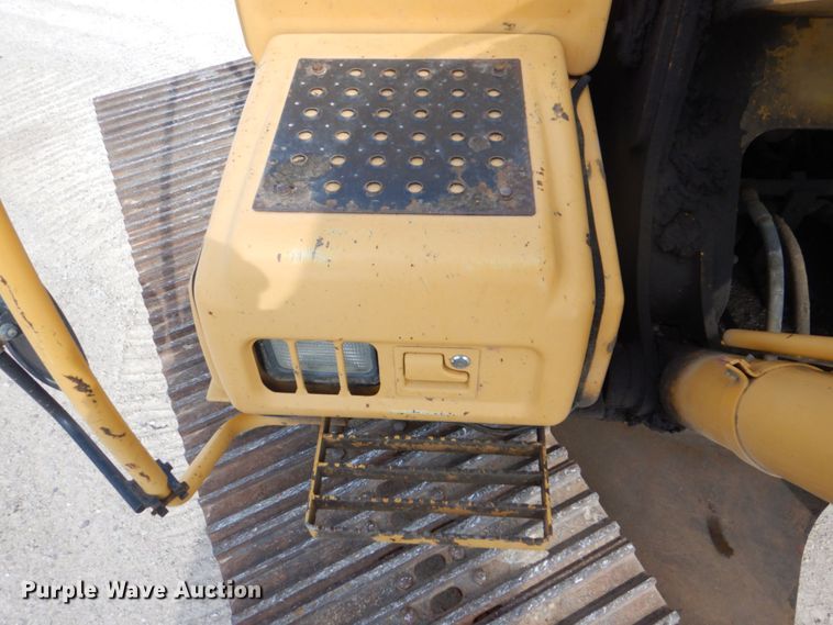 image for item DS8123 2006 John Deere 200C LC  excavator