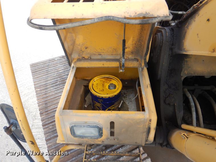 image for item DS8123 2006 John Deere 200C LC  excavator