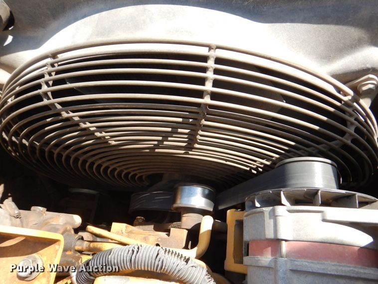 image for item DS8123 2006 John Deere 200C LC  excavator